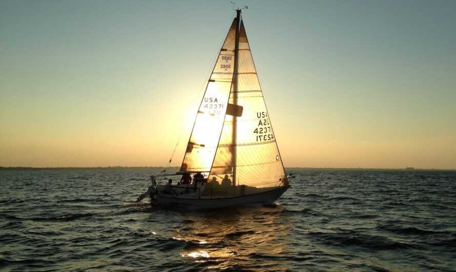 Comment visiter Saint-Raphaël en bateau de location avec skipper ?