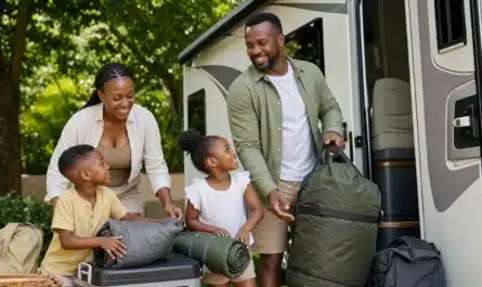 Camping-car prêt pour débutants avec carte routière et équipements