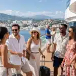 Navire de croisière méditerranéenne avec passagers en détente